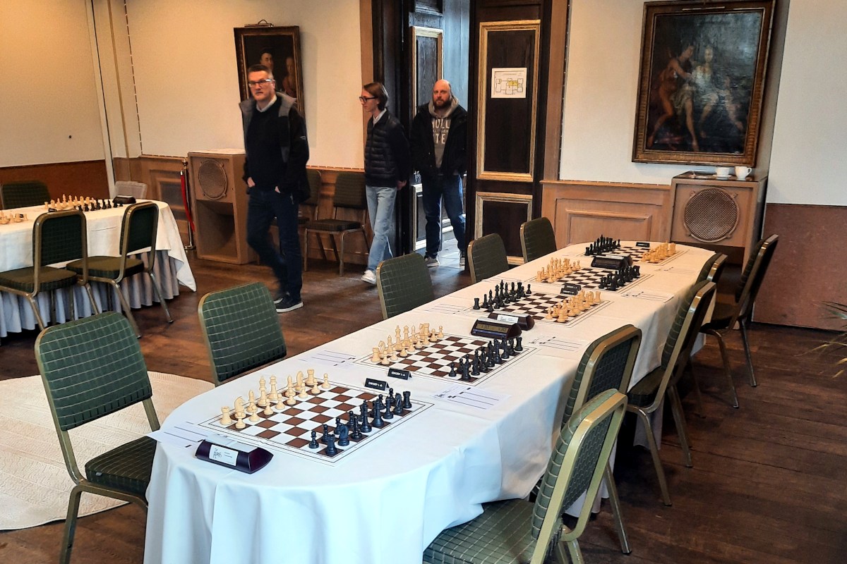 foto binnenkomen tegenstanders